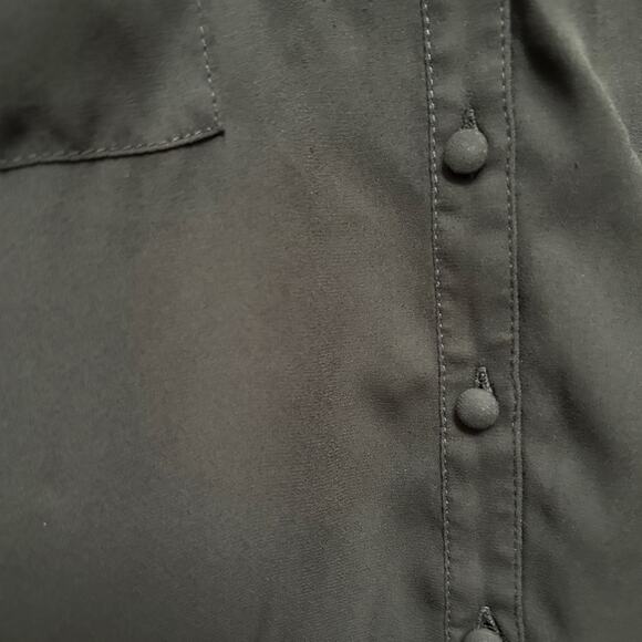 TORRID Georgette Button Down Pullover Black Blouse Sz 2 - Picture 7 of 11